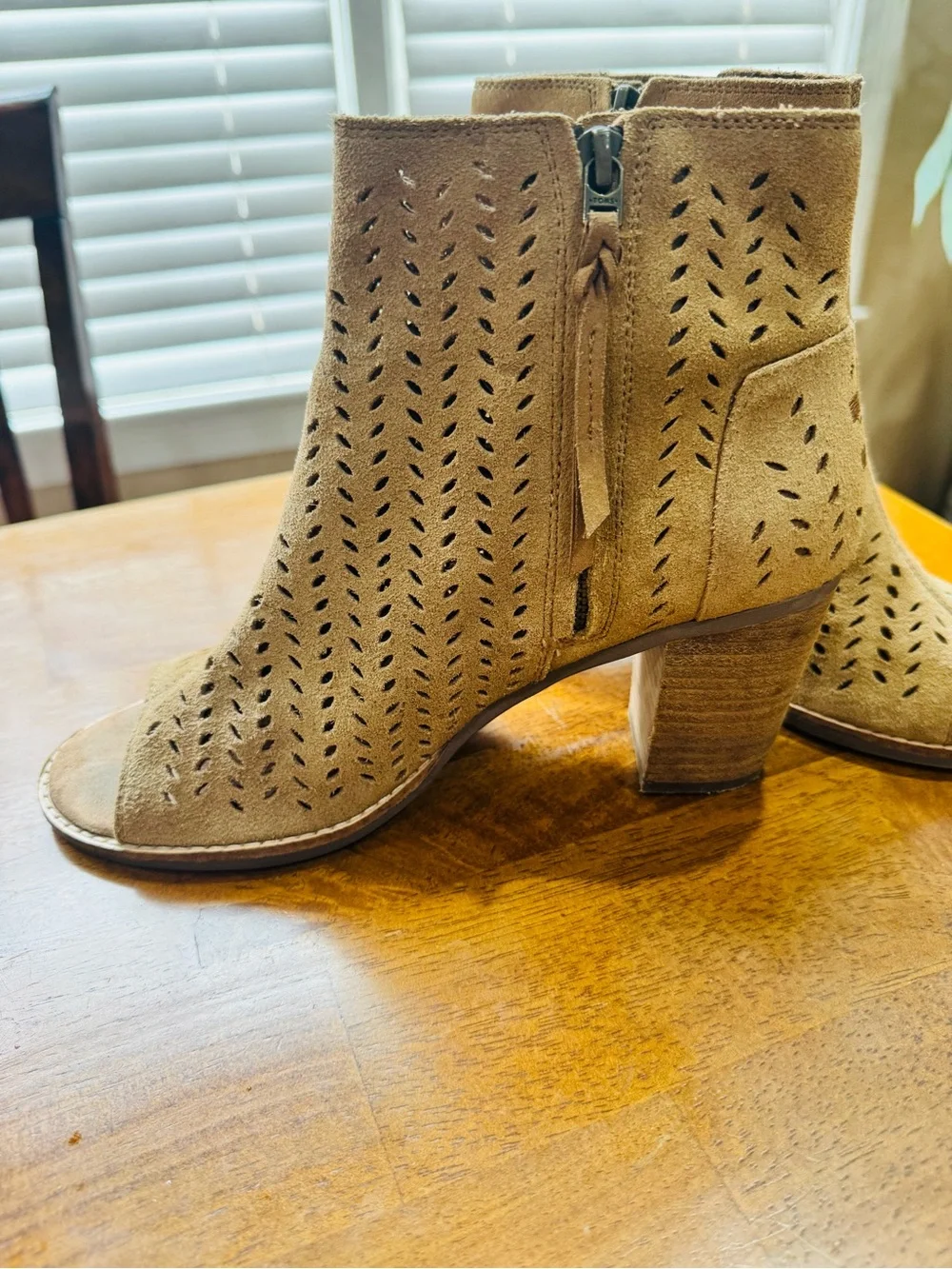 Toms Majorca Perforated Suede Bootie Size 9